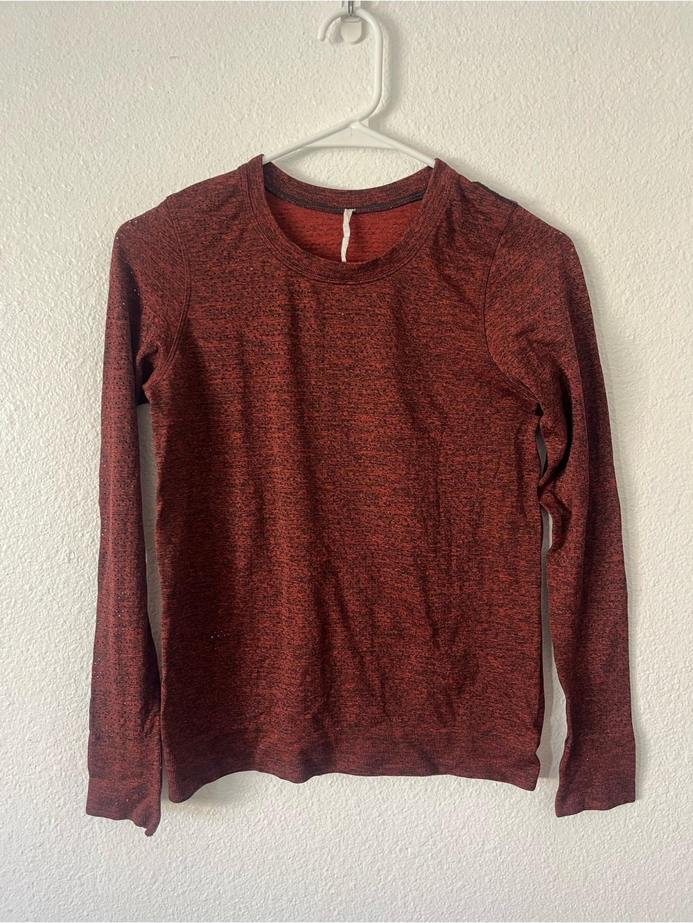 Lululemon Breeze By Long Sleeve *Squad
Dark Sport Red / Black Size 4